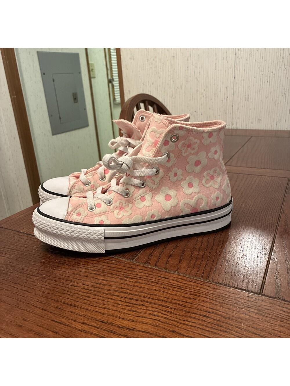 Converse Chuck Taylor All Star Shoes Women’s 5 Lift Platform Pink Floral Pattern